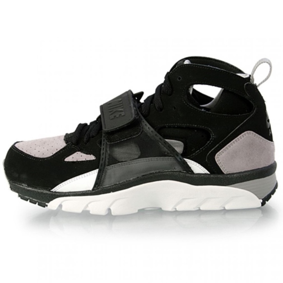 white nike velcro trainers